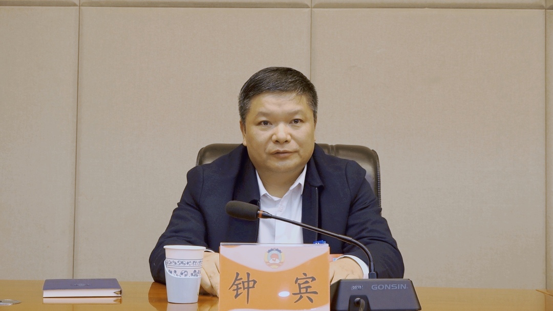 县委常委,统战部长,县政协党组副书记钟宾宣读了县委成立政协桂阳县十