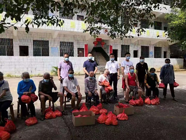 舂陵江镇：学史力行办实事 端午敬老扬美德