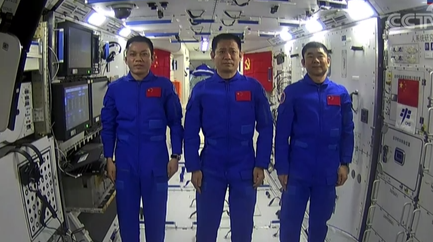 习近平同神舟十二号航天员亲切通话