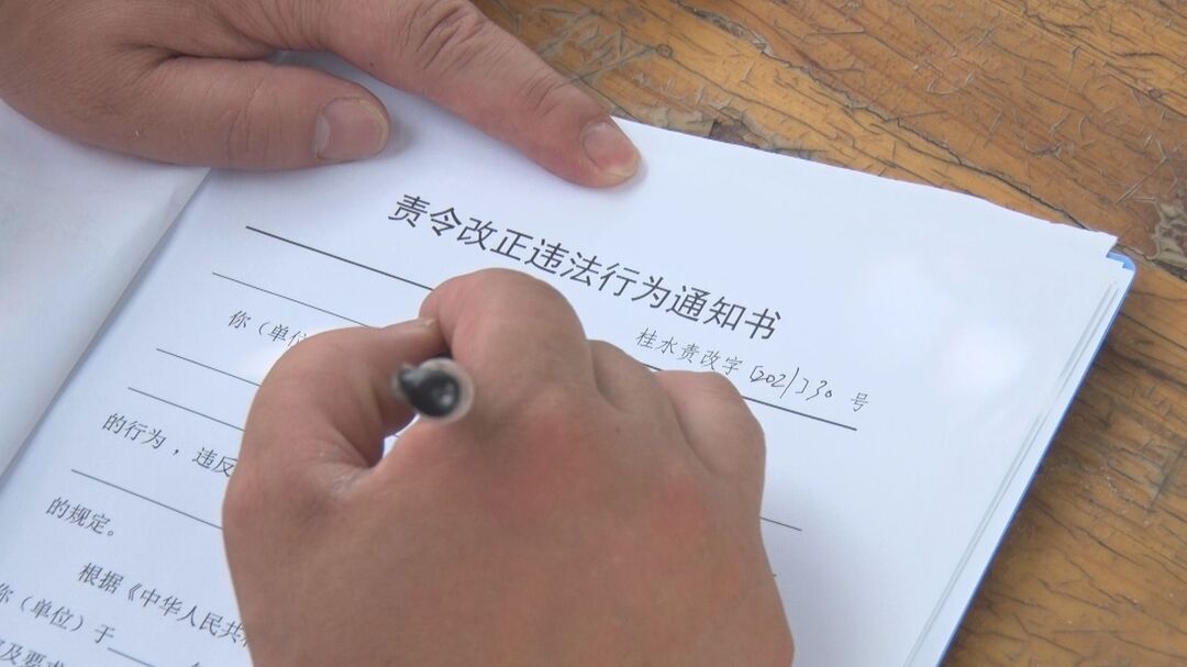我县对莲塘镇下马村非法采砂行为进行集中整治