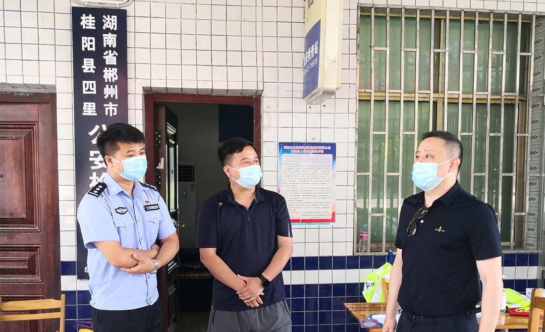 县领导督导派出所、检查站防疫工作