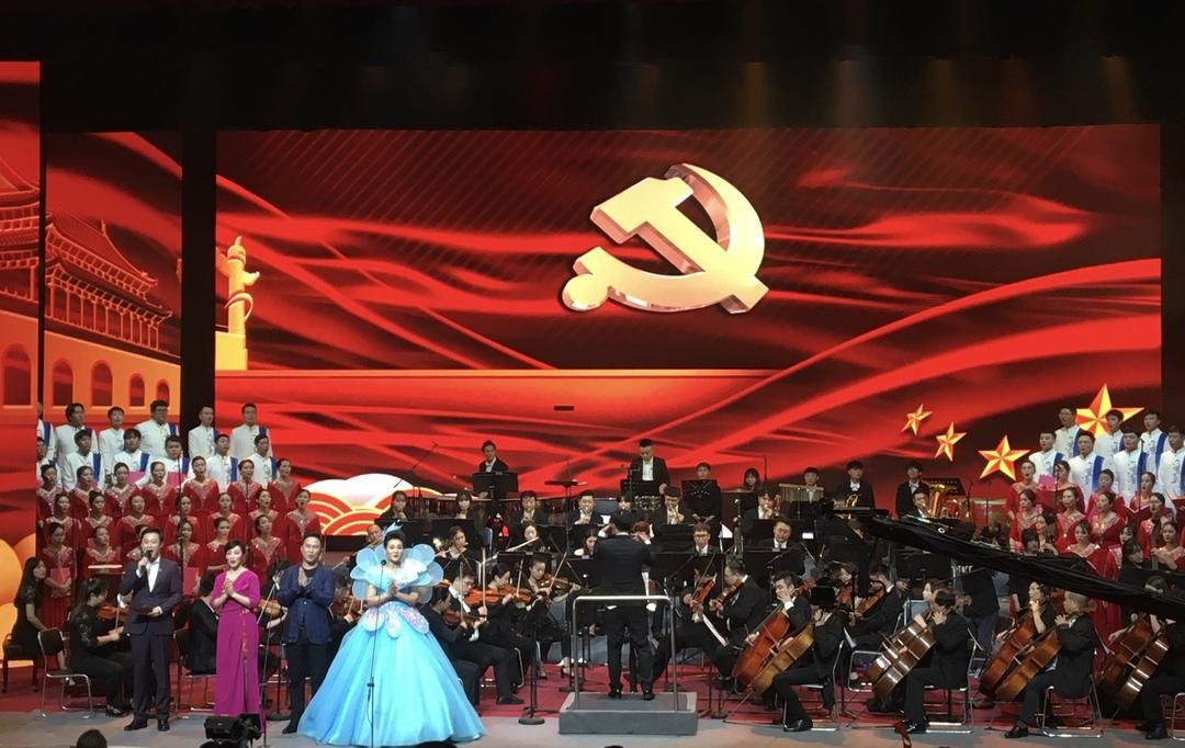 我县庆祝中国共产党成立100周年"绿水青山歌声飞"音乐会暨谢能姣独唱音乐会激情奏响