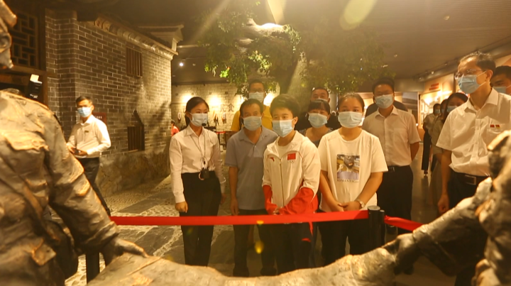 奥运冠军侯志慧与家人同游沙洲村：追寻红色足迹 接受红色教育