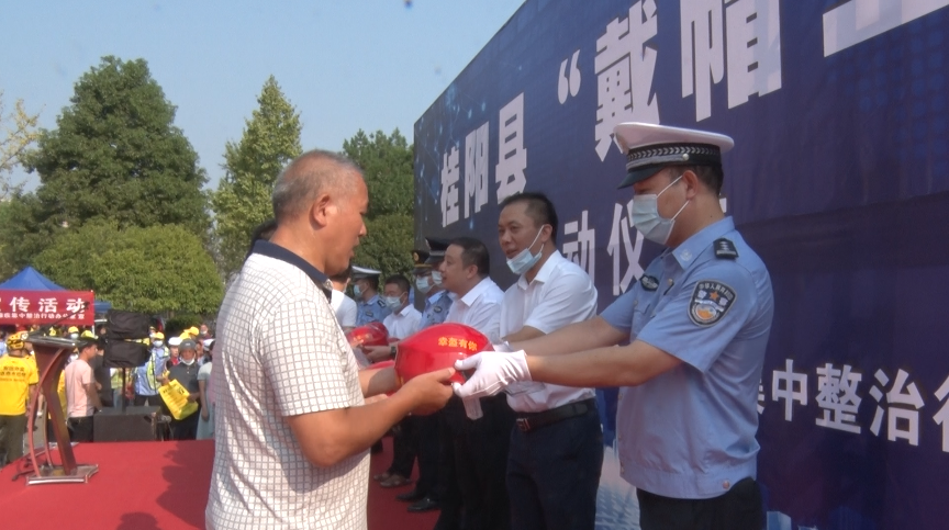 整治交通顽瘴痼疾进行时 | 我县举行“戴帽工程”启动仪式
