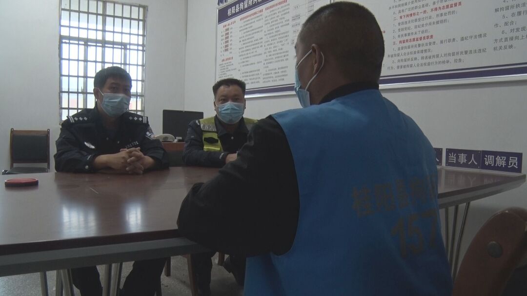 整治交通顽瘴痼疾进行时 | 县交警大队查获一起无证驾驶、严重超员违法行为