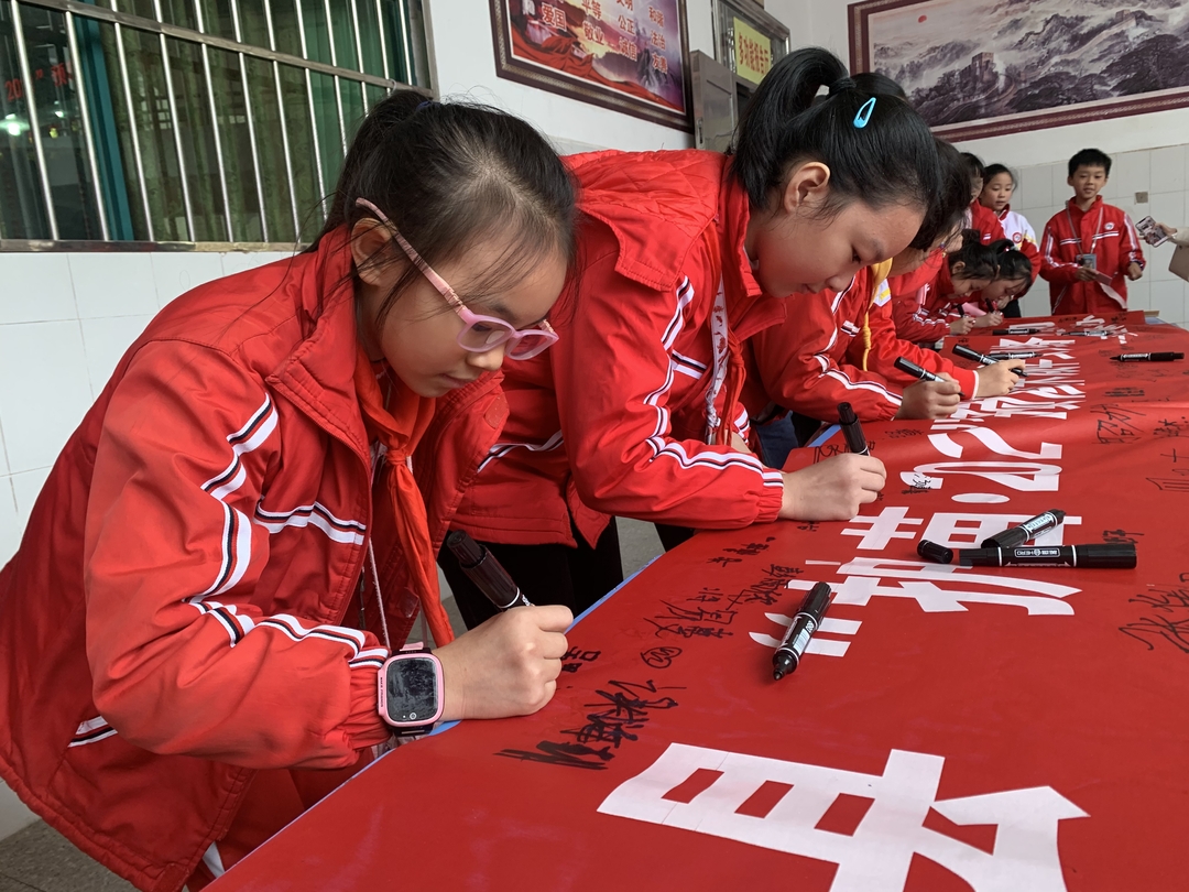 加强未成年人思想道德建设 | 我县开展“护苗·2021”预防未成年人网络沉迷宣传教育活动