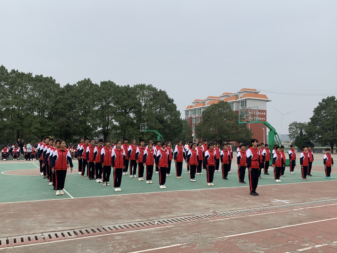 青兰中心校举办"舞动青春，强校有我"广播体操比赛