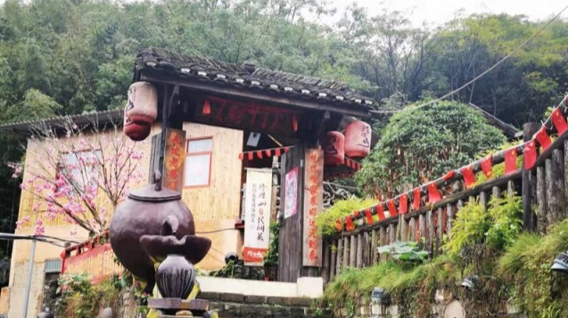 朝阳村里好风光