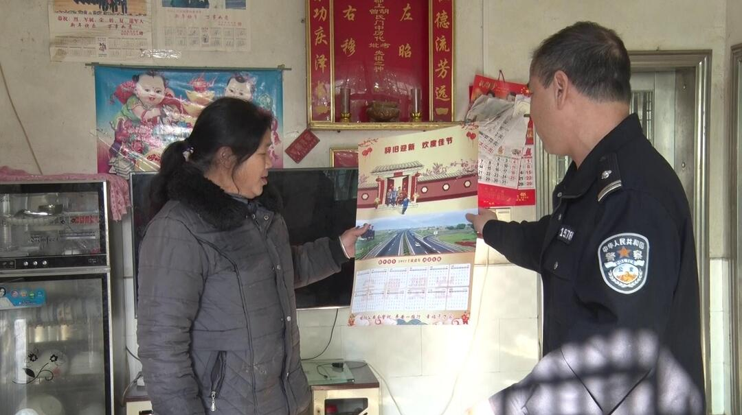 县交警大队：让交通安全知识走进千家万户