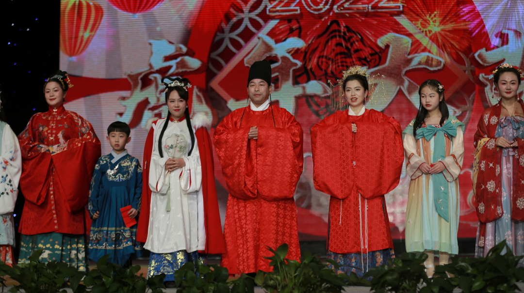 县融媒体中心举行2022年度工作会议暨文艺汇演