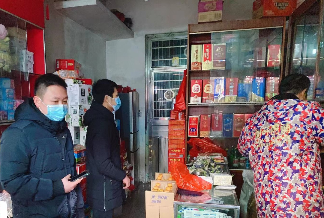 荷叶镇：开展打击非法销售烟花爆竹集中整治行动