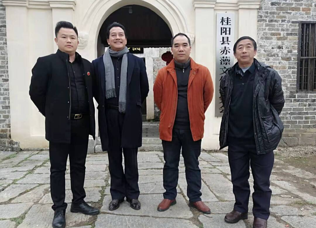 我县在外知名人士谢孝明回乡考察书院文化