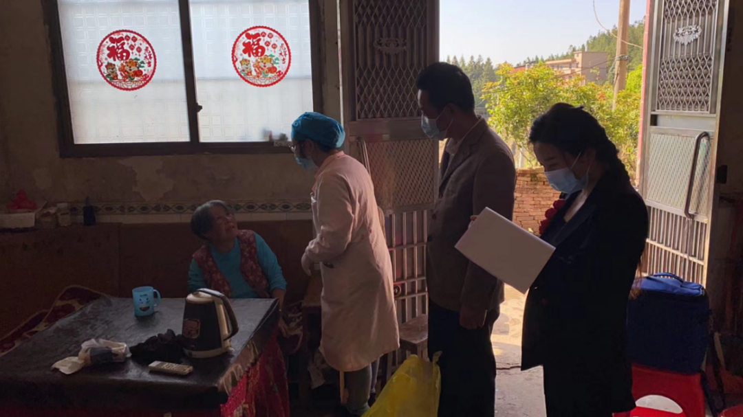 【疫情防控 塘市在行动】  塘市镇：送“苗”进村，让疫苗接种更有“温度”