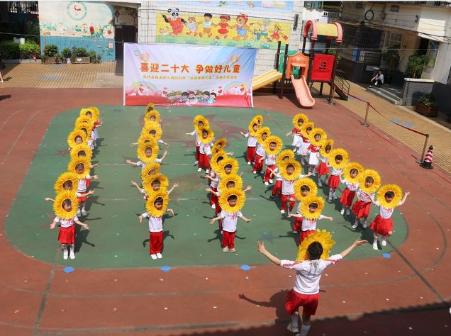 县城南幼儿园举行“喜迎二十大·争做好儿童”幼儿早操比赛活动
