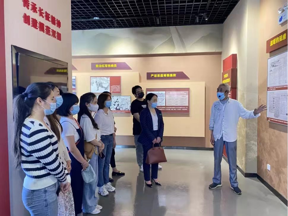 县妇幼保健计划生育服务中心：青年重温入团誓词 上好红色教育“第