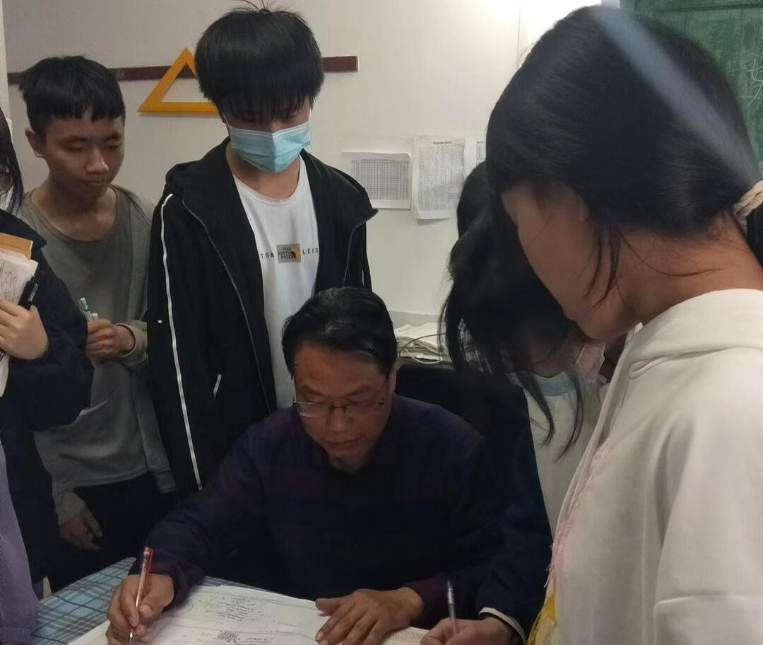 身边的好老师 | 李勇军：以人为本育桃李  以德育人香满园