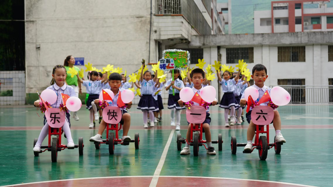 荷叶中心幼儿园举行“庆六一趣味运动会”