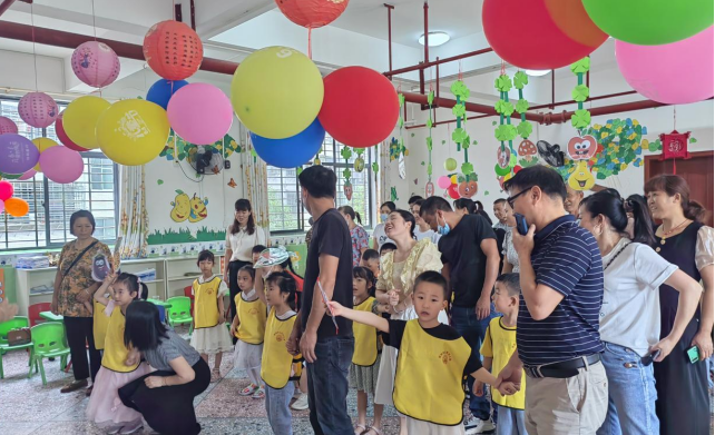 县人民幼儿园举行迎端午庆“六一”活动
