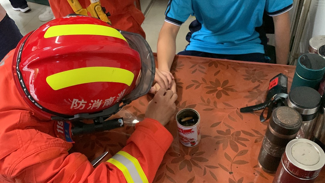 学生手卡易拉罐拉环    消防五分钟助脱困