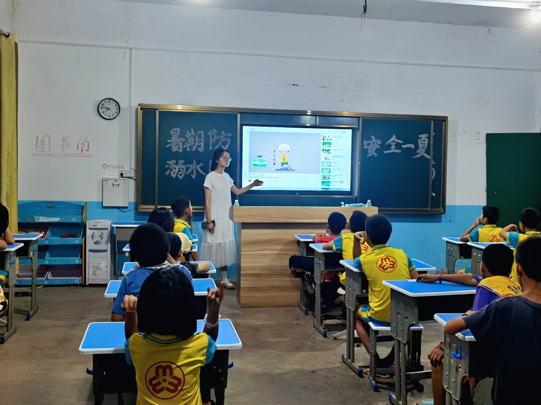 返乡大学生志愿队开展防溺水主题教育活动