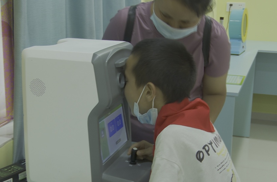 我县首个青少年近视防控基地和近视防控科普馆挂牌成立