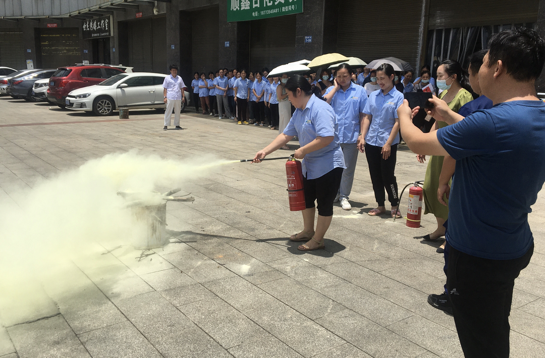 龙潭街道严管辖区“小作坊”及托管机构