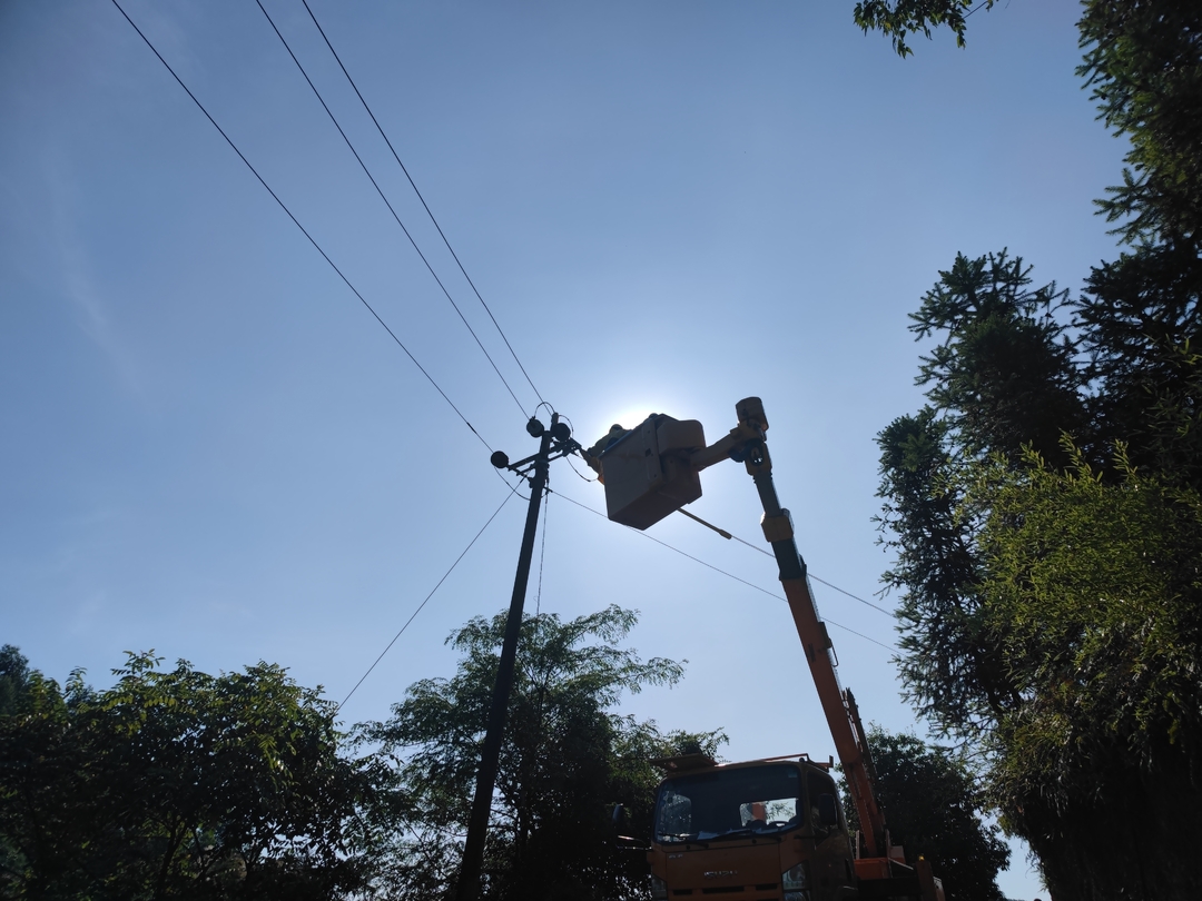 高温下的劳动者 | 国网桂阳县供电公司：37°C+的“空中烤验” 迎峰度夏守护万家