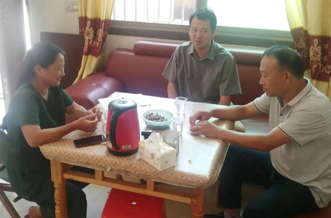 桂阳县机关事务服务中心深入和平镇化积怨解难题