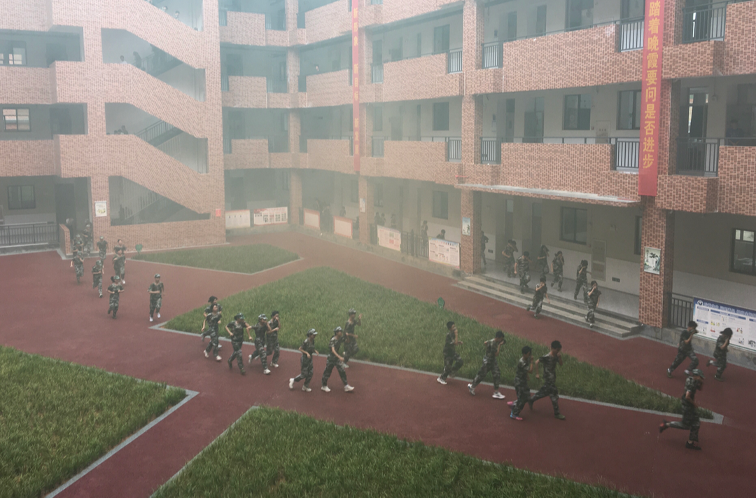 甘甜中学举行2022年下期应急疏散暨消防演练
