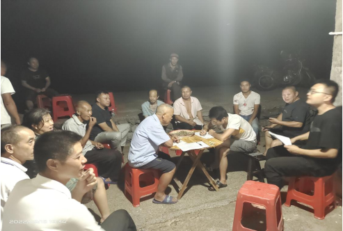 荷叶镇：“农家夜话”屋场会 将反电诈 森林防火进行到底