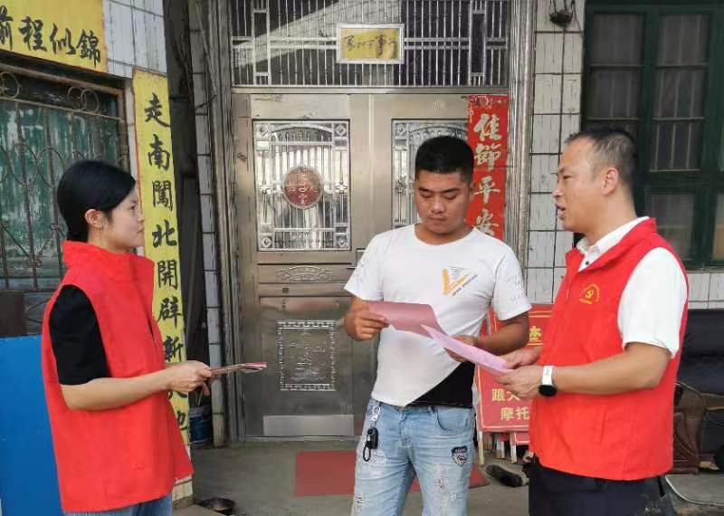 舂陵江镇开展“送政策下乡”微宣讲活动
