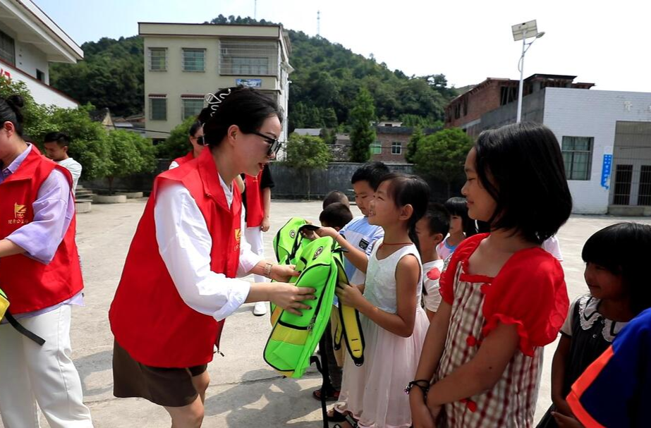 共建书香校园 | 爱心企业为塘市镇贤江小学捐赠图书馆