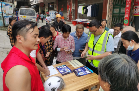 四里镇：装反诈APP防骗，戴安全帽保安全