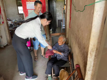 洋市镇开展“喜迎二十大 情暖重阳节”活动
