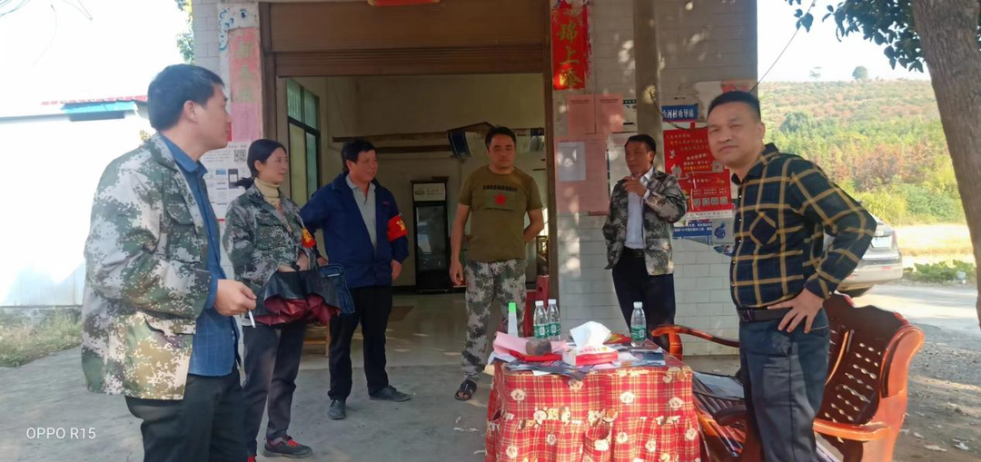 桂阳县供销联社干部下沉乡村防火防疫守平安