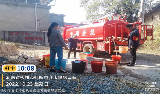 洋市镇：战高温、斗酷暑·送甘泉、解民忧