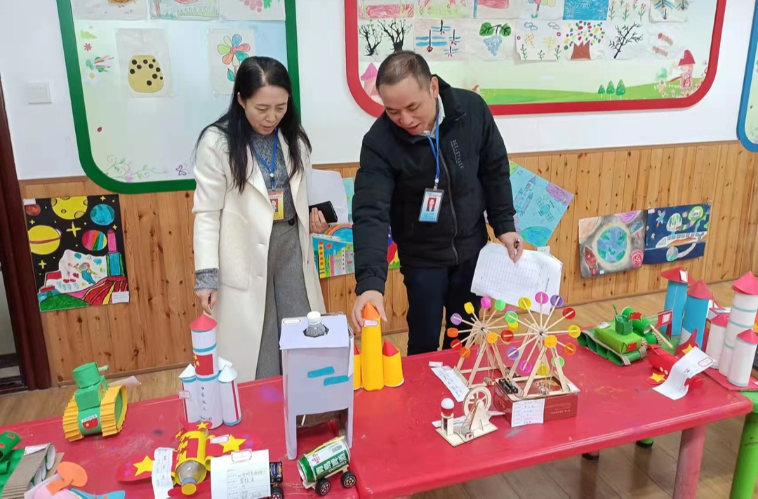 县城南幼儿园开展“童心畅想  科幻未来”幼儿科技创新活动