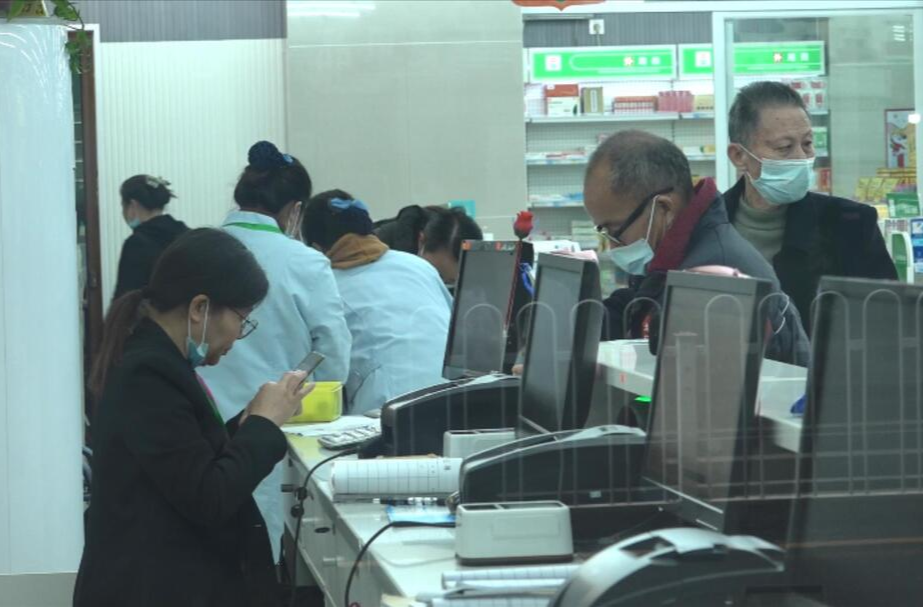 筑牢防疫防控防线：  继续暗访防疫重点场所   曝光这些进出公共场所不佩戴口罩行为！