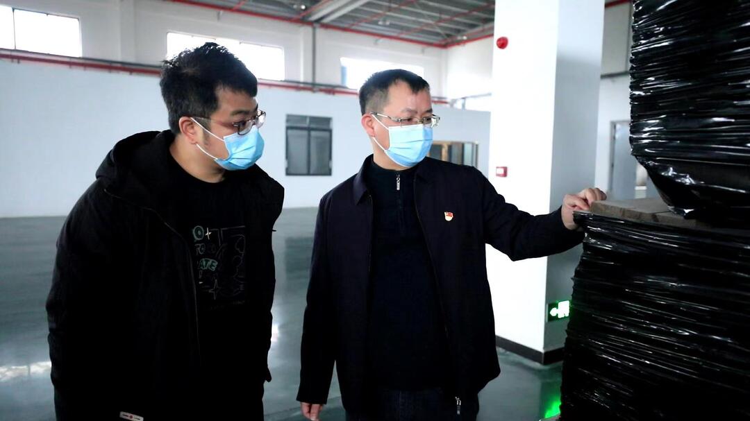 聚焦聚力“十大重点工作”  奋力“争创全国百强县”猛虎单位  县工业园建设开发有限公司：全程跟踪服务企业  全力以赴促项目建设