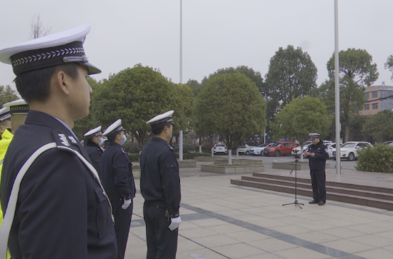 县交警大队举行2023年“庆元旦、迎新年” 升旗仪式