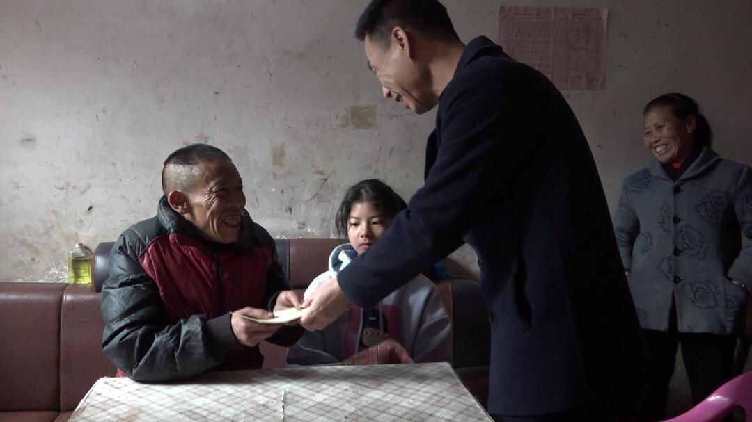 县残联开展走访慰问困难残疾人活动