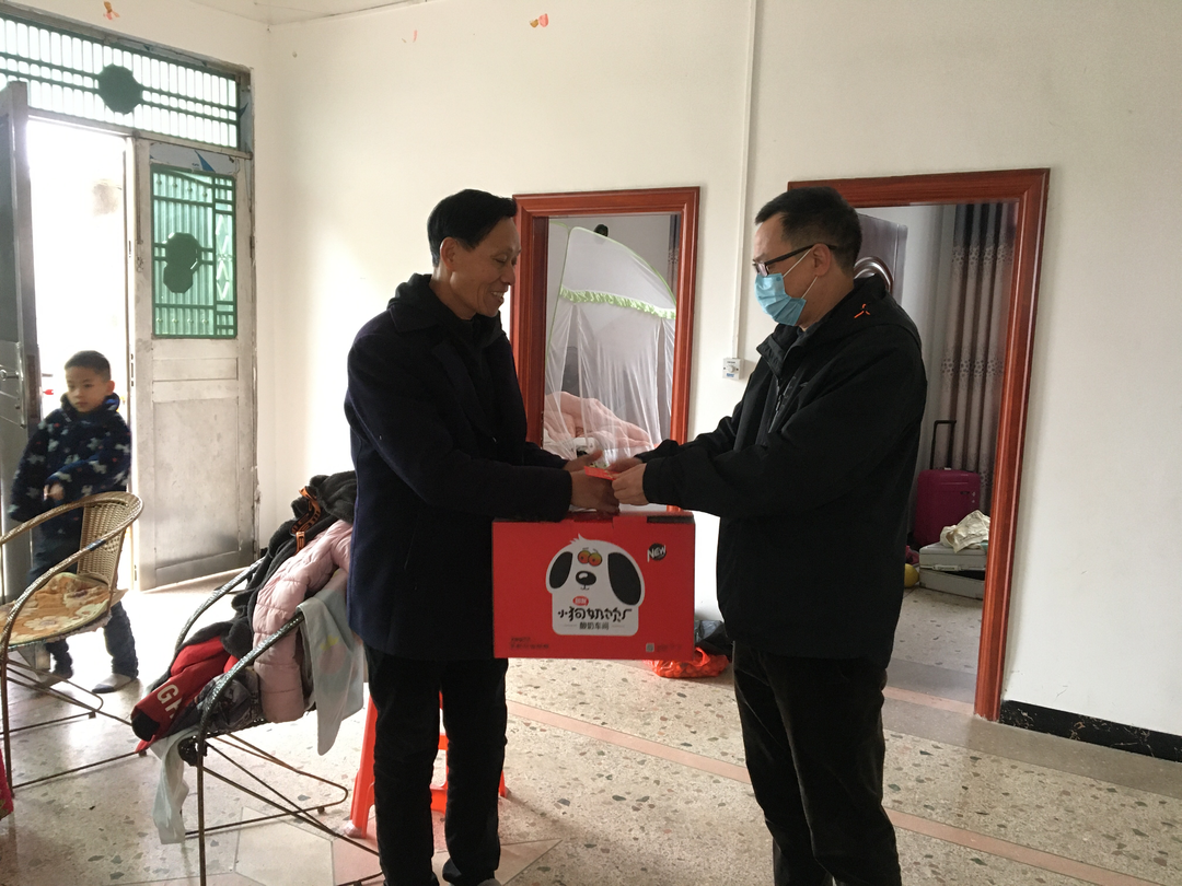 我县“2023年迎新春送温暖”爱心公益活动走进浩塘镇邓家村