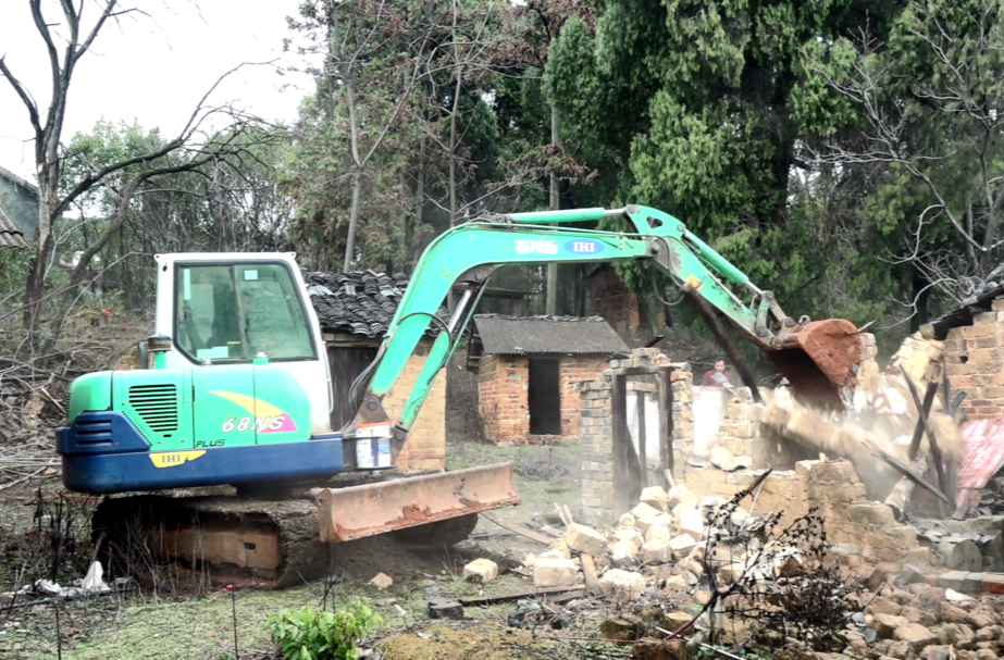 举全县之力 办好旅发会 | 浩塘镇菖蒲村：打消群众拆危拆旧顾虑  村庄旧貌换新颜
