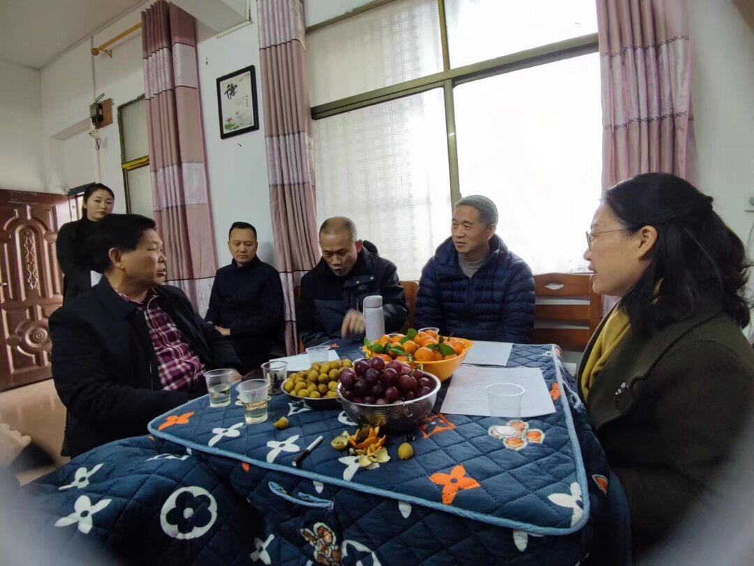 县慈善总会开展“送温暖，心连心”慰问困境学生公益活动