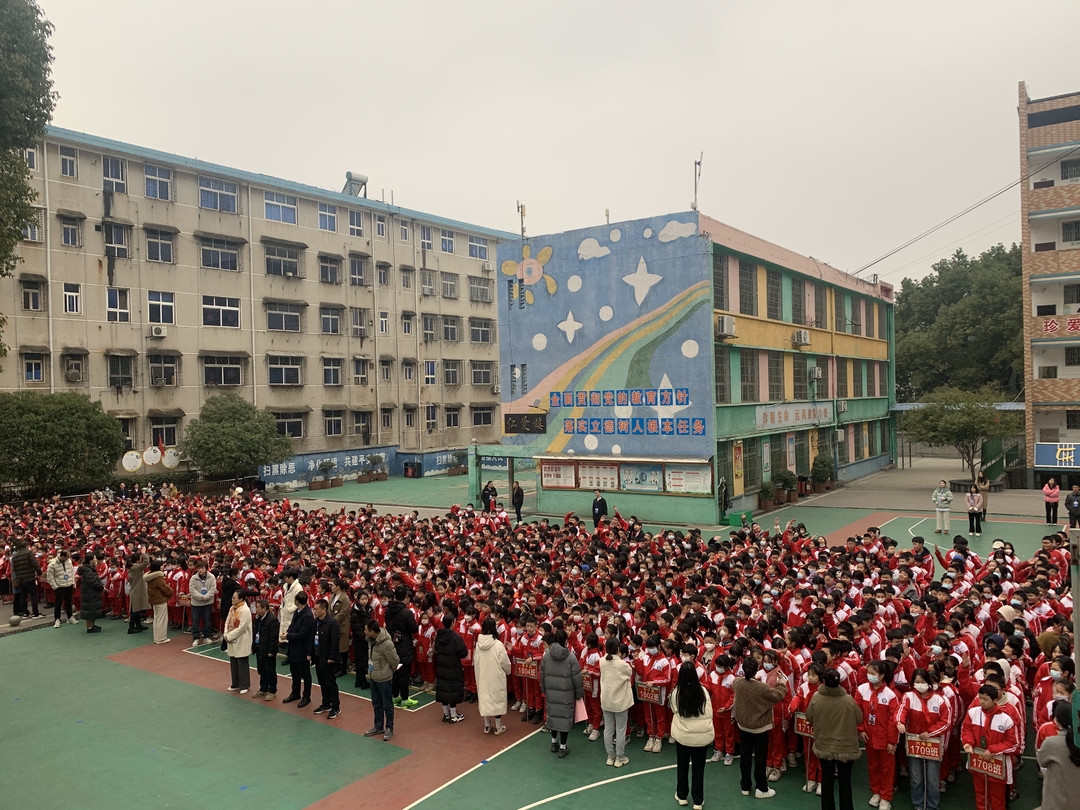 东风学校举行2023年春季开学典礼暨教学质量誓师表彰大会