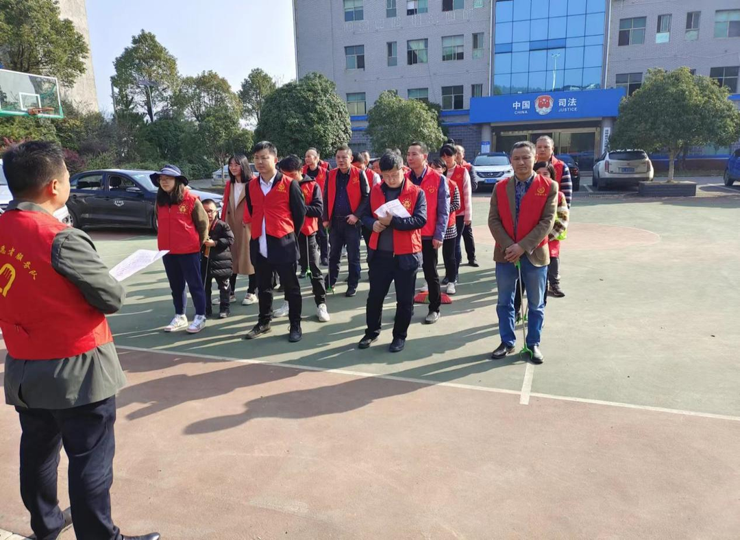 敖泉镇：开展“学雷锋，树新风”卫生清扫志愿活动