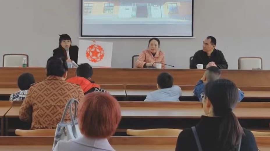 桂阳举办庆＂三八＂红色文化传承与剪纸艺术公益课堂活动