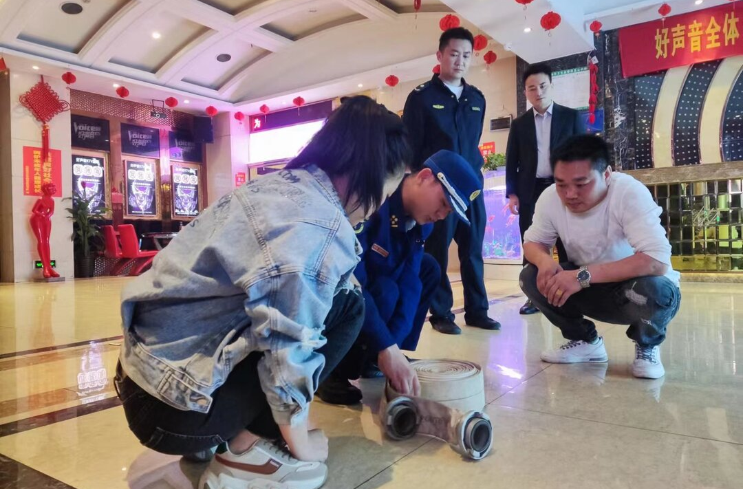 安全生产在线 | 我县开展消防通道专项整治行动