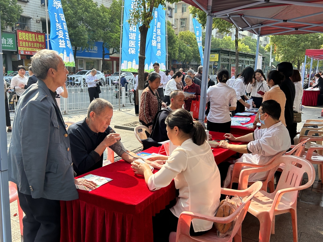 我县开展“春风暖林邑  医保进万家”2023年医保政策宣传活动