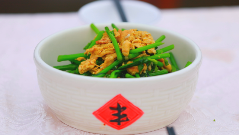 打好“发展六仗”  | “锦上添花”尝春意 红绿相融促振兴